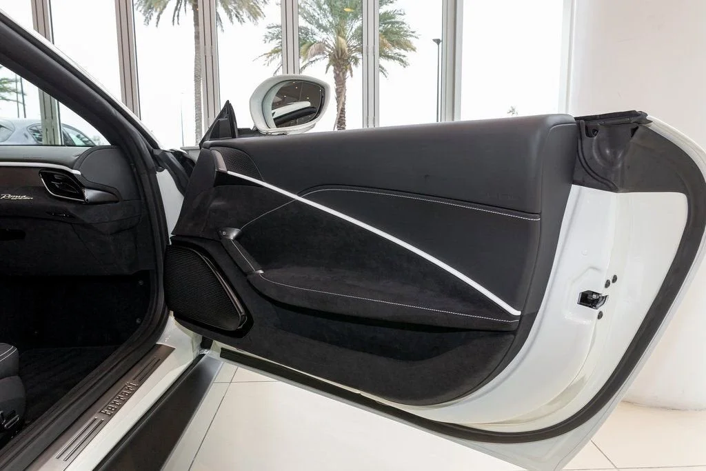 Used 2024 Bianco Avus Ferrari  image 32