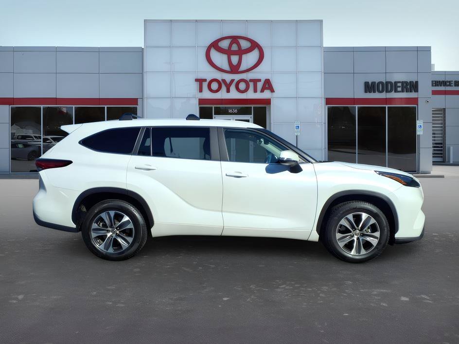 Used 2023 Pearl Toyota XLE image 6