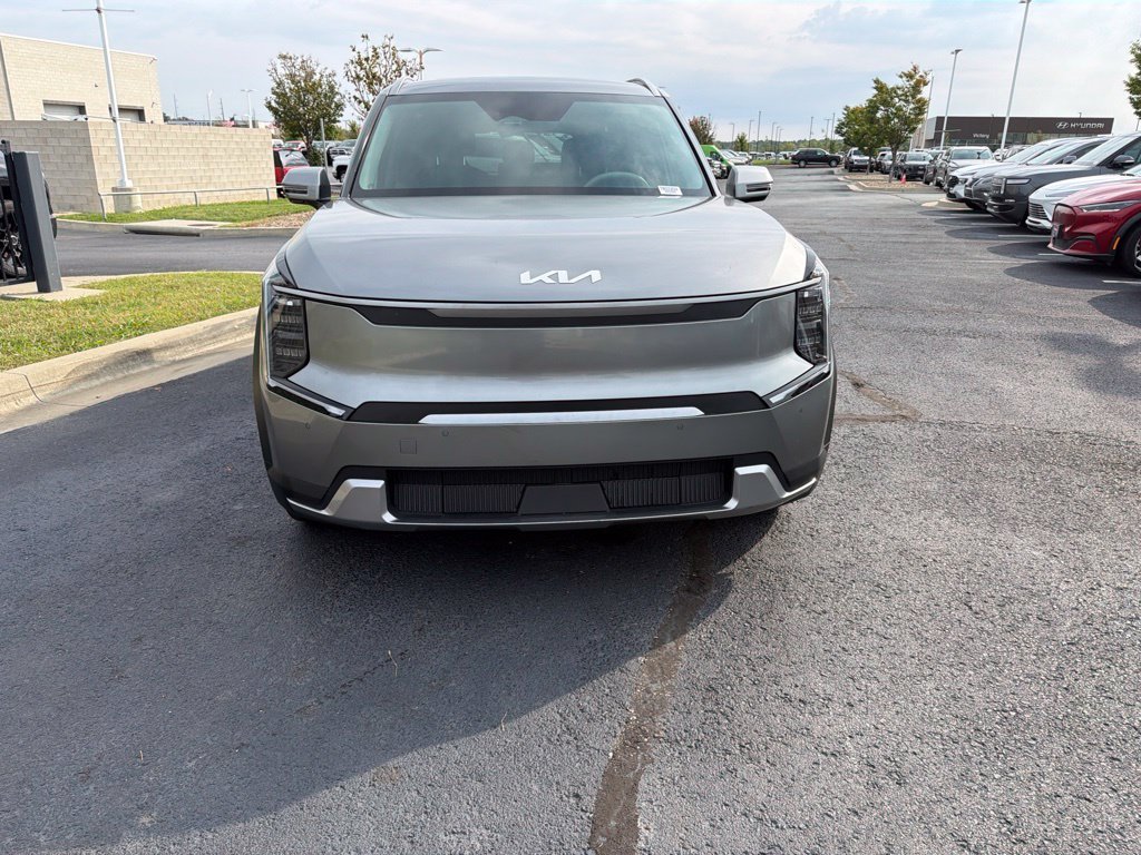 Used 2024 Kia EV9 Wind with VIN KNDAFFS59R6035824 for sale in Kansas City, KS
