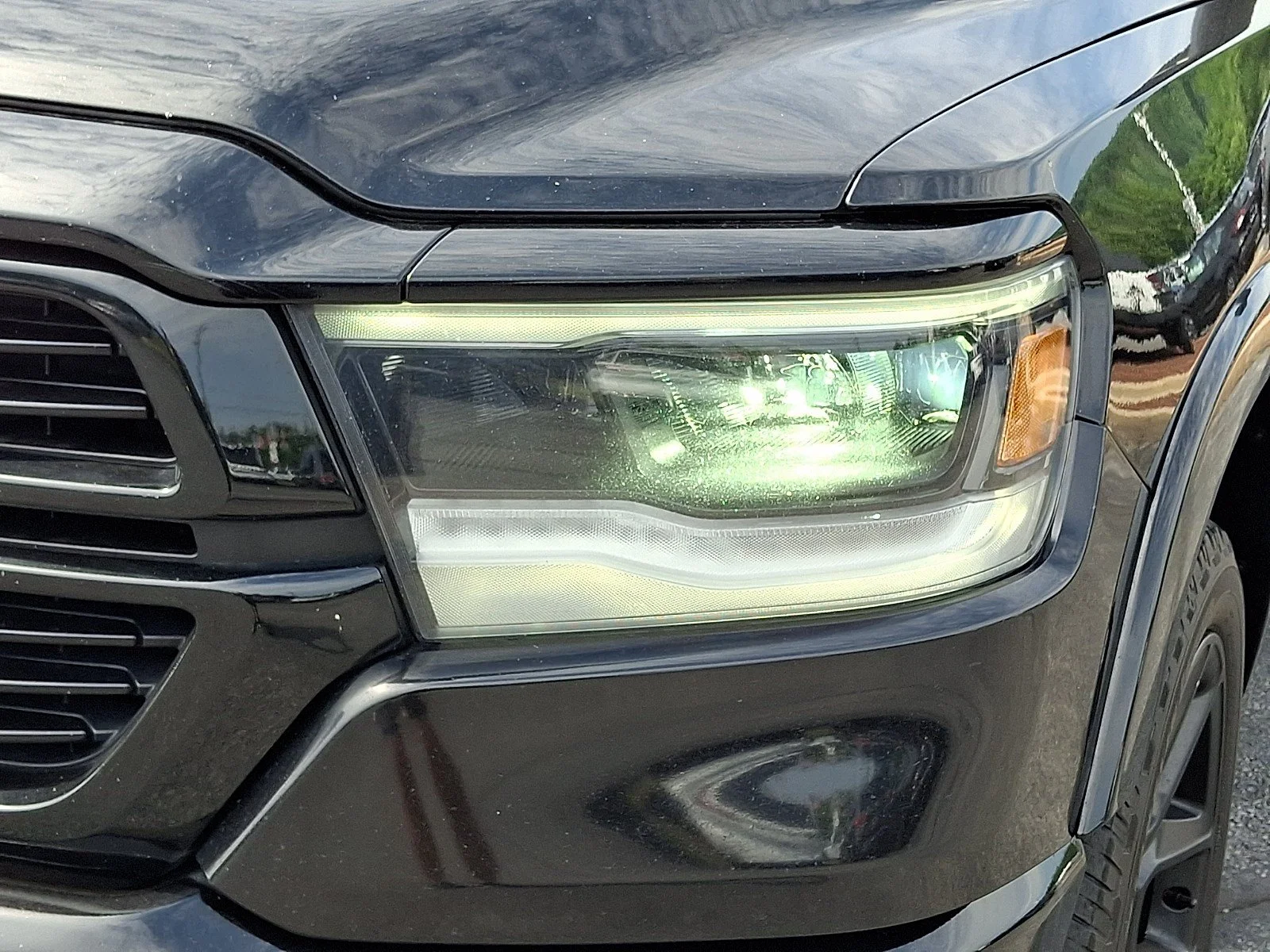 Used 2021 Diamond Black Crystal Pearlcoat Ram Laramie image 10