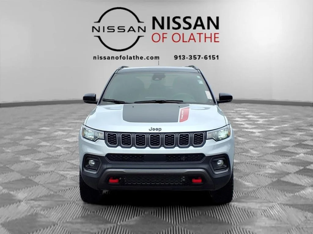 Used 2025 Silver Jeep Trailhawk image 31