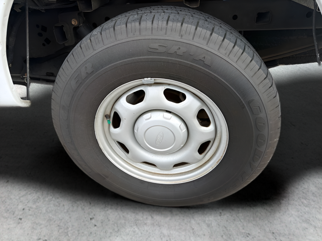 Used 2013 White Ford XL image 43