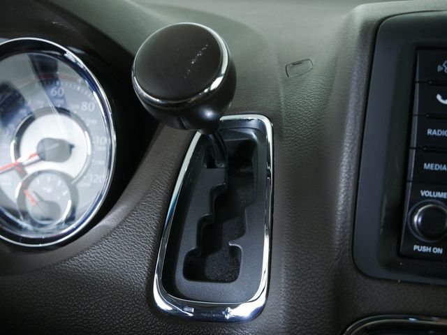 Used 2012 White Chrysler Touring image 28