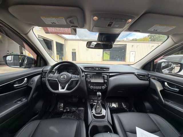 Used 2022 Black Nissan SL image 17