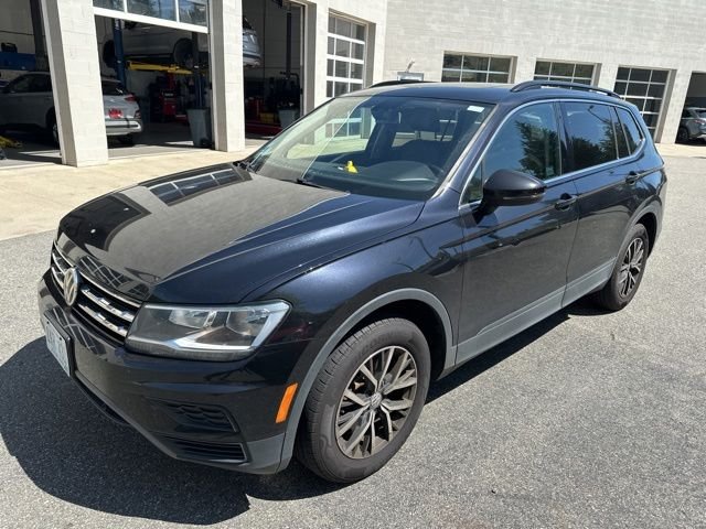 Used 2019 Black Volkswagen 2.0T SE image 3