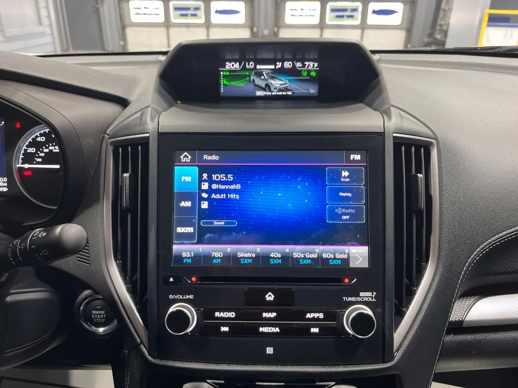 Used 2020 Crystal White Pearl Subaru Limited image 24