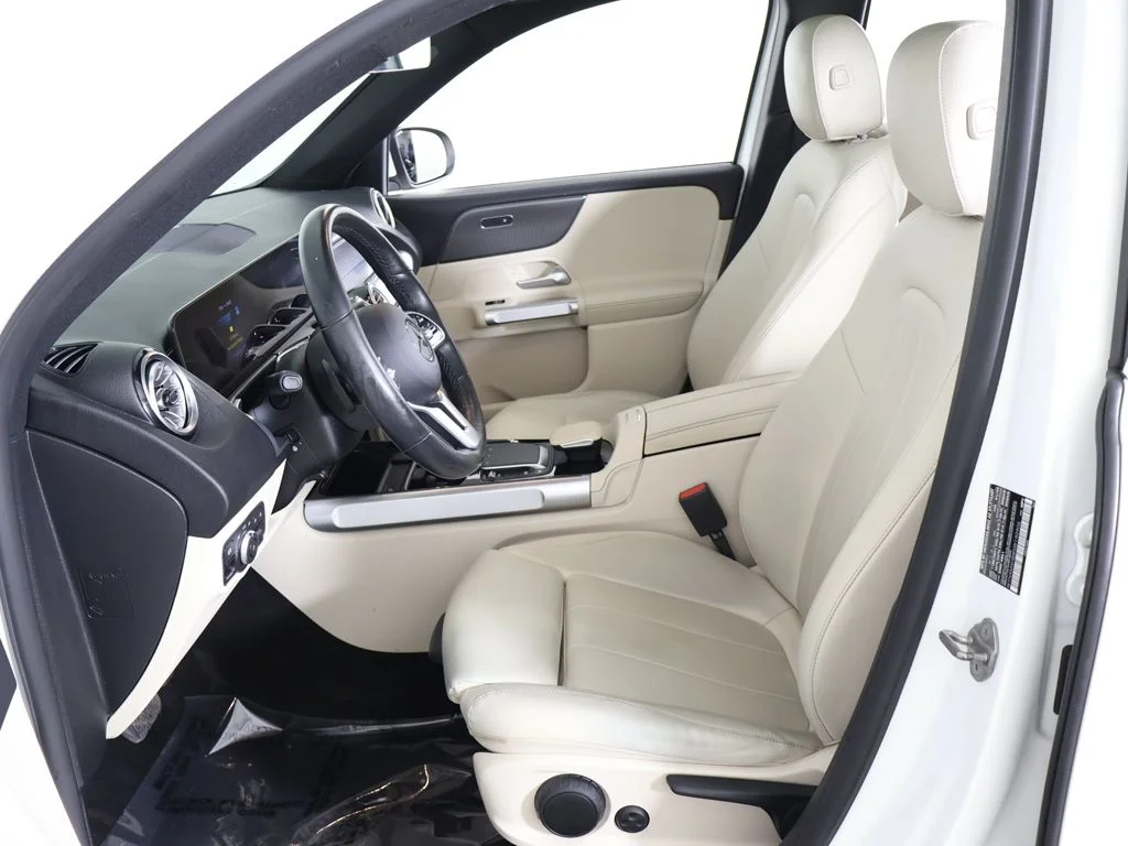 Used 2022 Polar White Mercedes-Benz GLB 250 image 32
