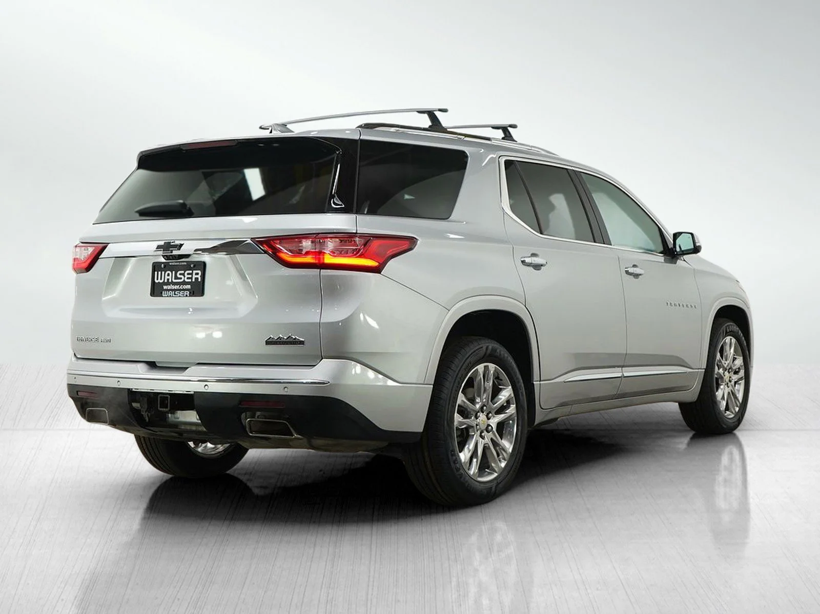 Used 2020 Silver Ice Metallic Chevrolet High Country image 5
