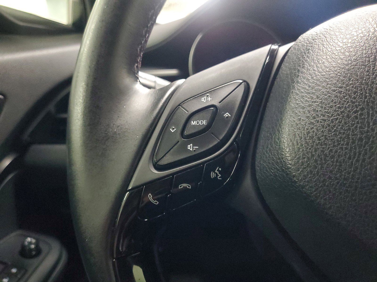 Used 2018 Blizzard Pearl Toyota XLE image 22