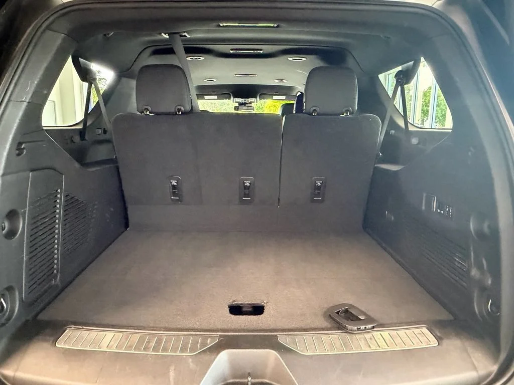 Used 2023 SUMMIT WHITE Chevrolet RST image 17