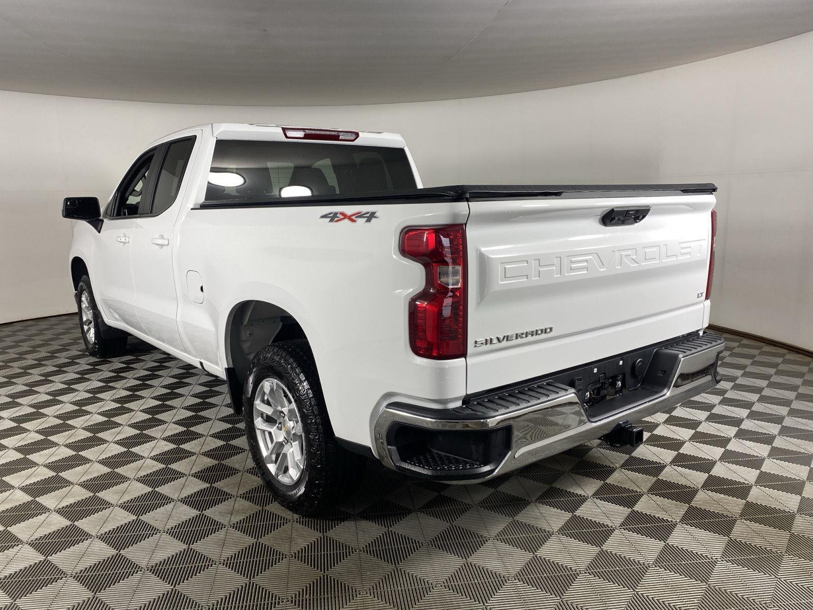Used 2026 Summit White Chevrolet LT image 8