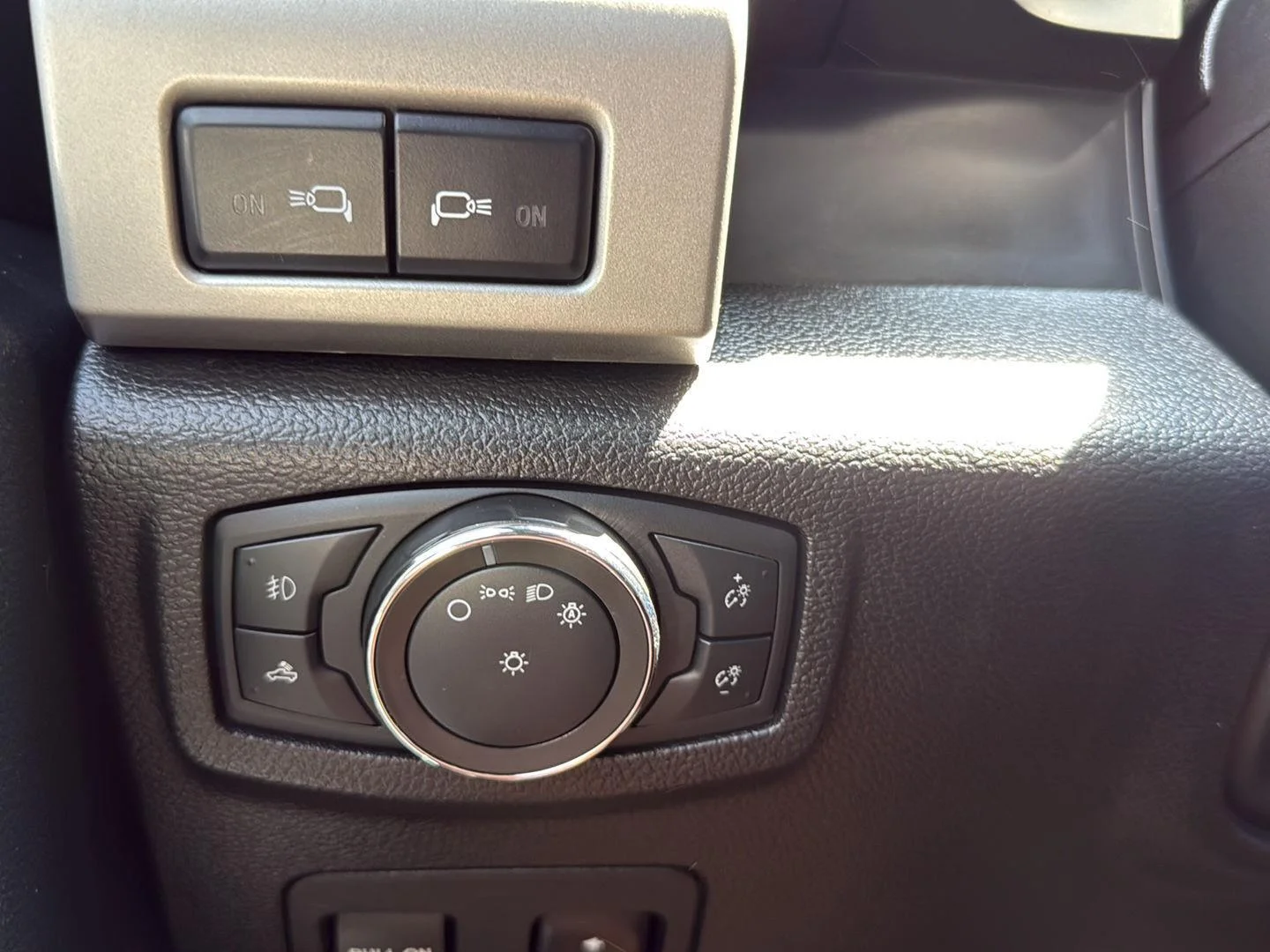 Used 2020 Agate Black Metallic Ford LARIAT image 20