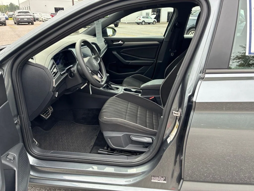 Used 2023 Gray Volkswagen 1.5T Sport image 10