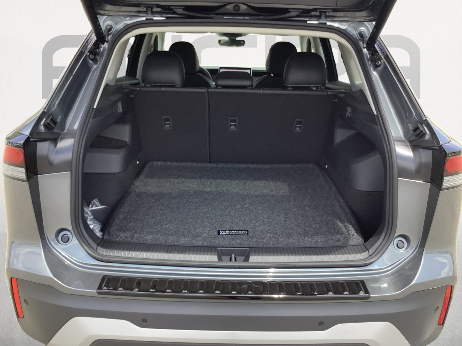 New 2026 PLATINUM GRAY Volkswagen SE image 10