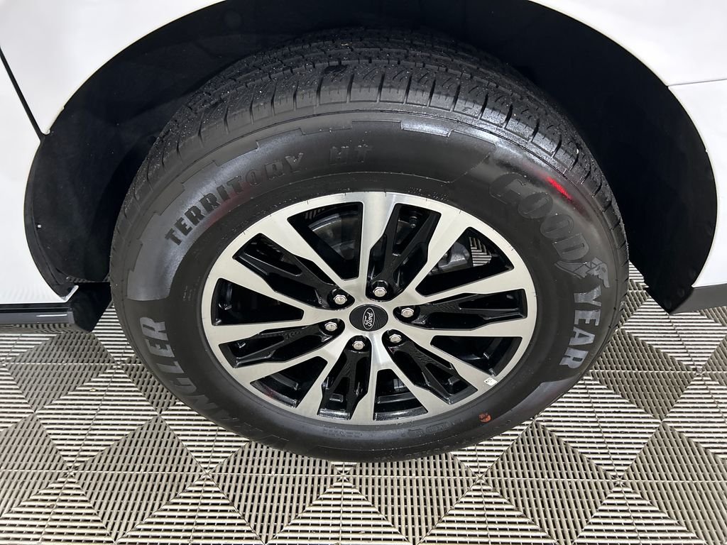 Used 2025 White Ford Platinum image 10