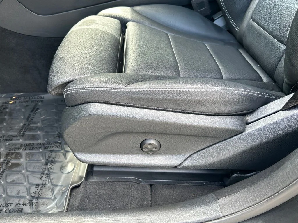 Used 2022 Black Mercedes-Benz GLC 300 image 16