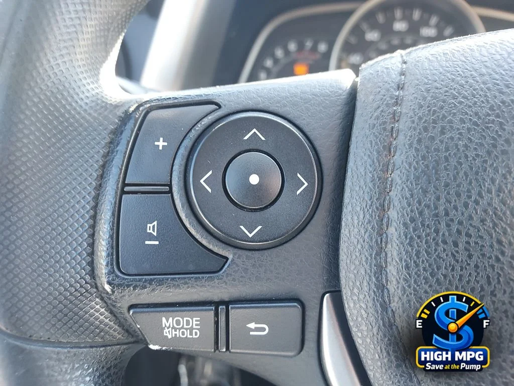 Used 2013 Silver Toyota LE image 23