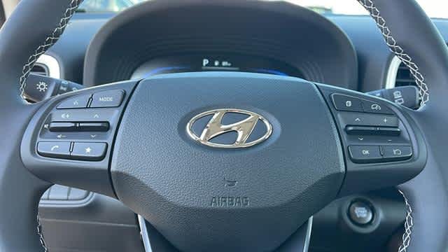 2025 Hyundai Venue Limited - Photo 18