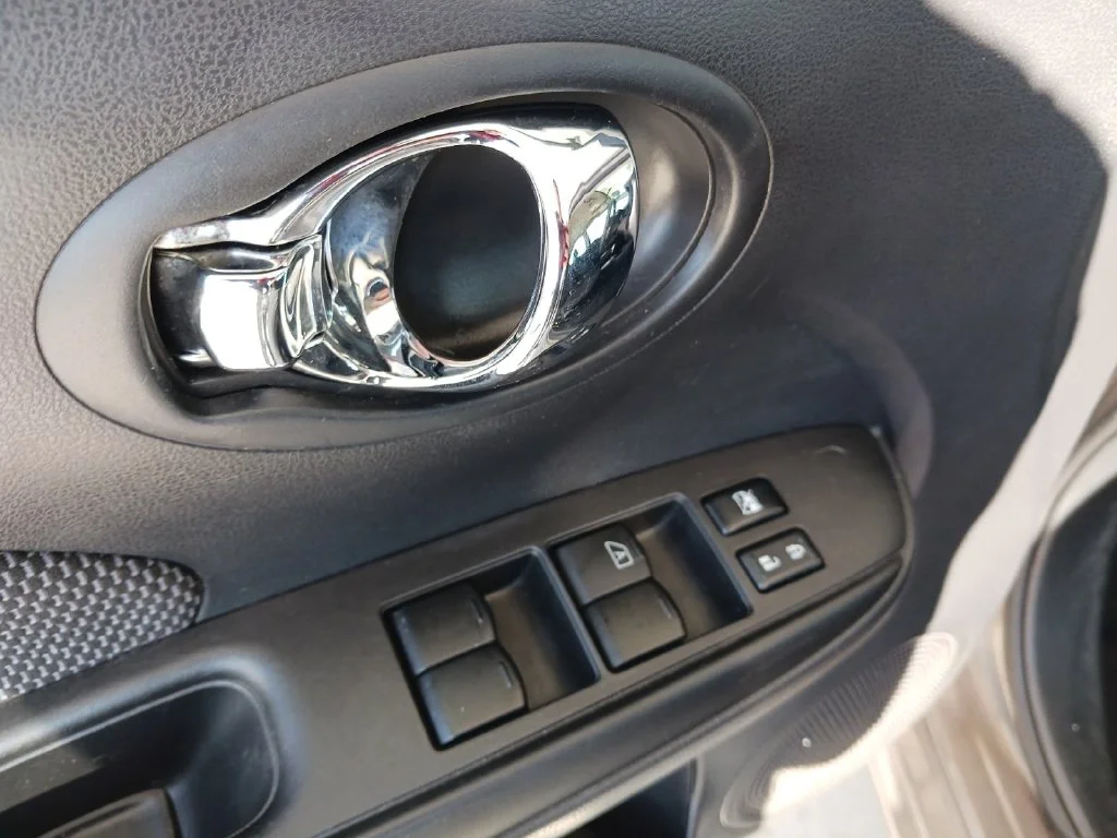 Used 2015 Silver Nissan 1.6 SV image 27