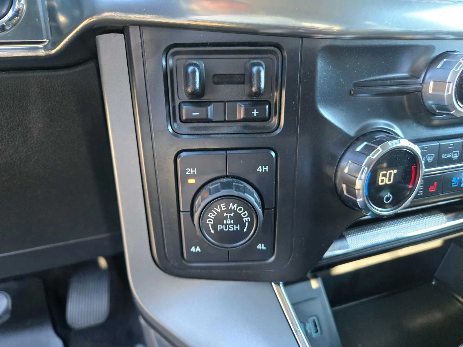 Used 2021  Ford XL image 19