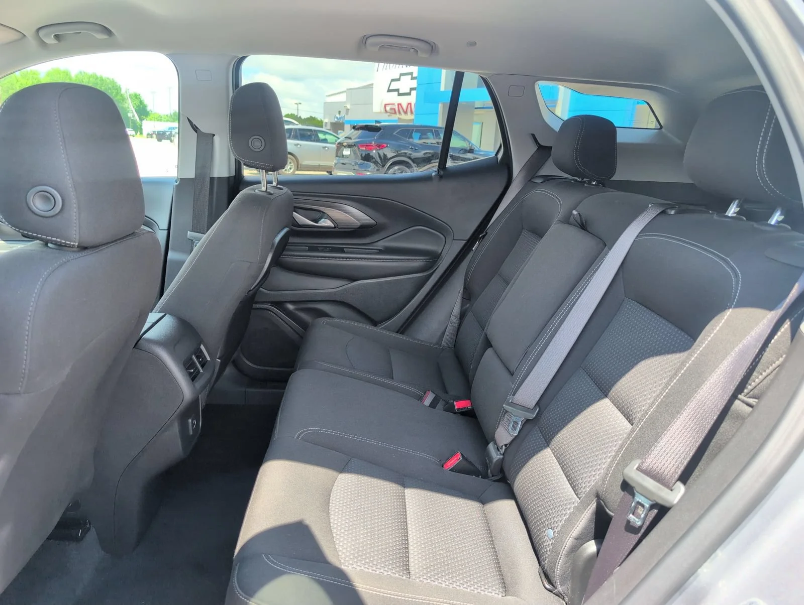 Used 2024 Sterling Metallic GMC SLE image 32