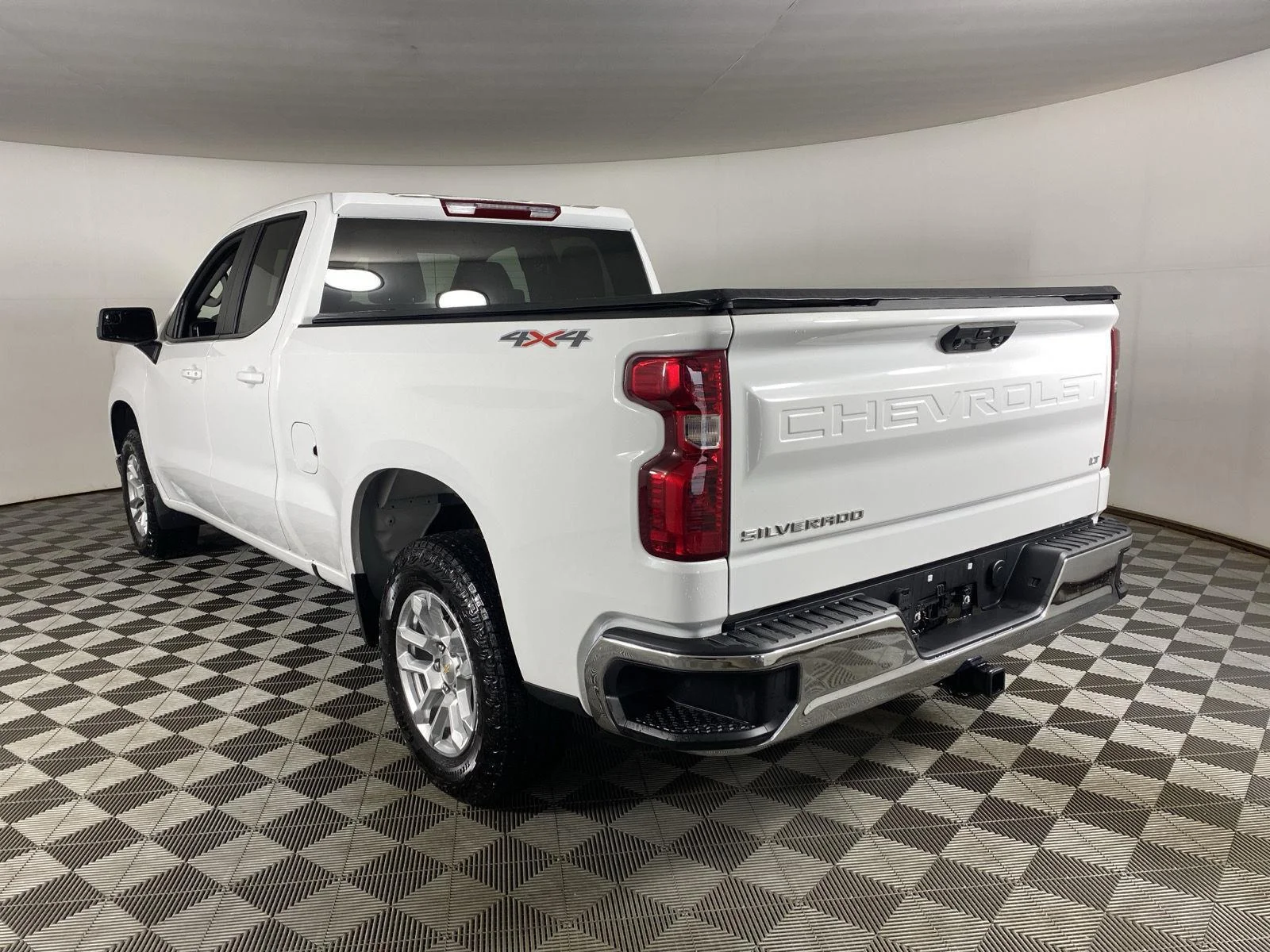 Used 2026 Summit White Chevrolet LT image 8