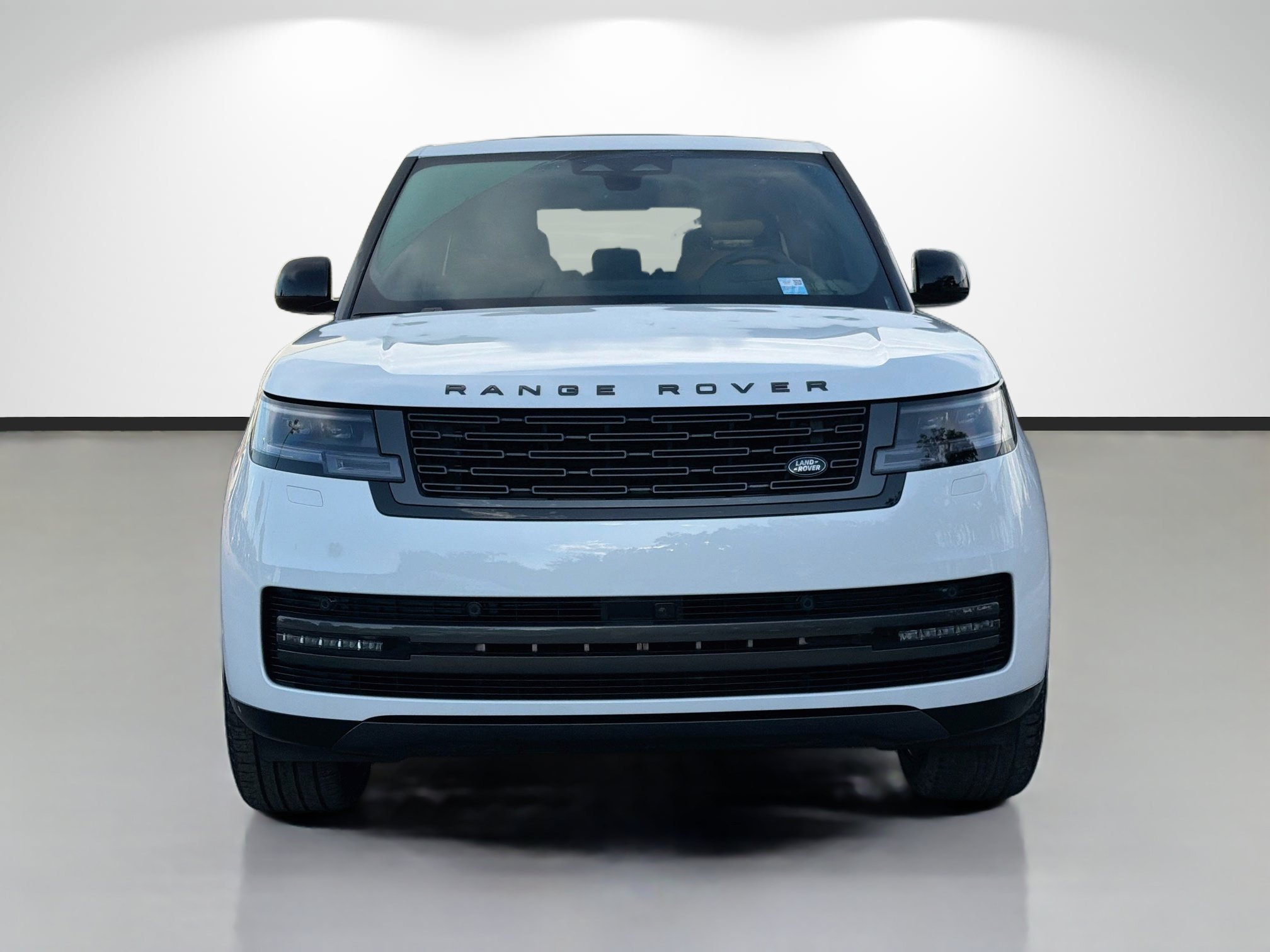 New 2027 Ostuni Pearl White LAND ROVER SE image 8