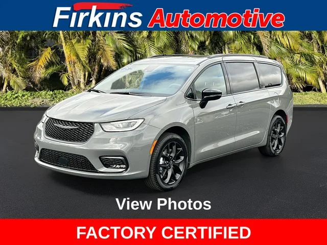 2025 Chrysler Pacifica Limited AWD's photo