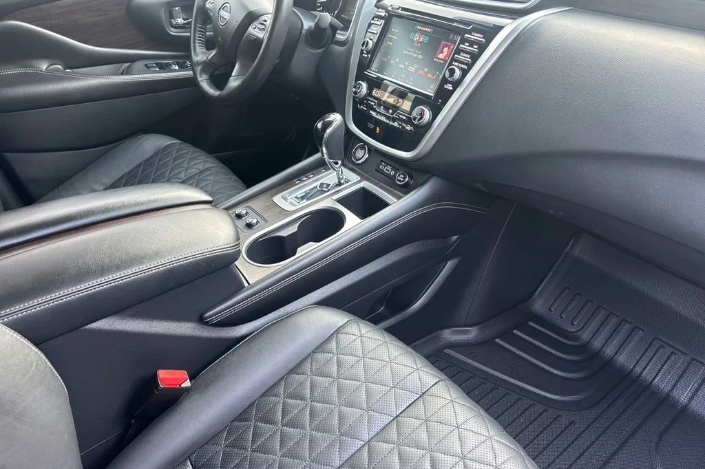 Used 2023 Silver Nissan Platinum image 17