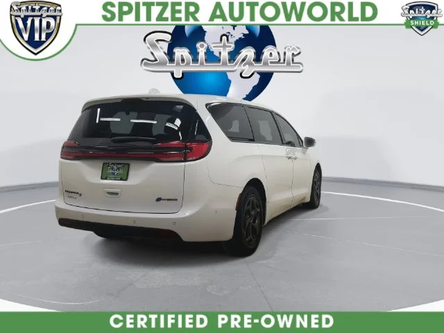 Used 2022 White Chrysler Touring L image 10