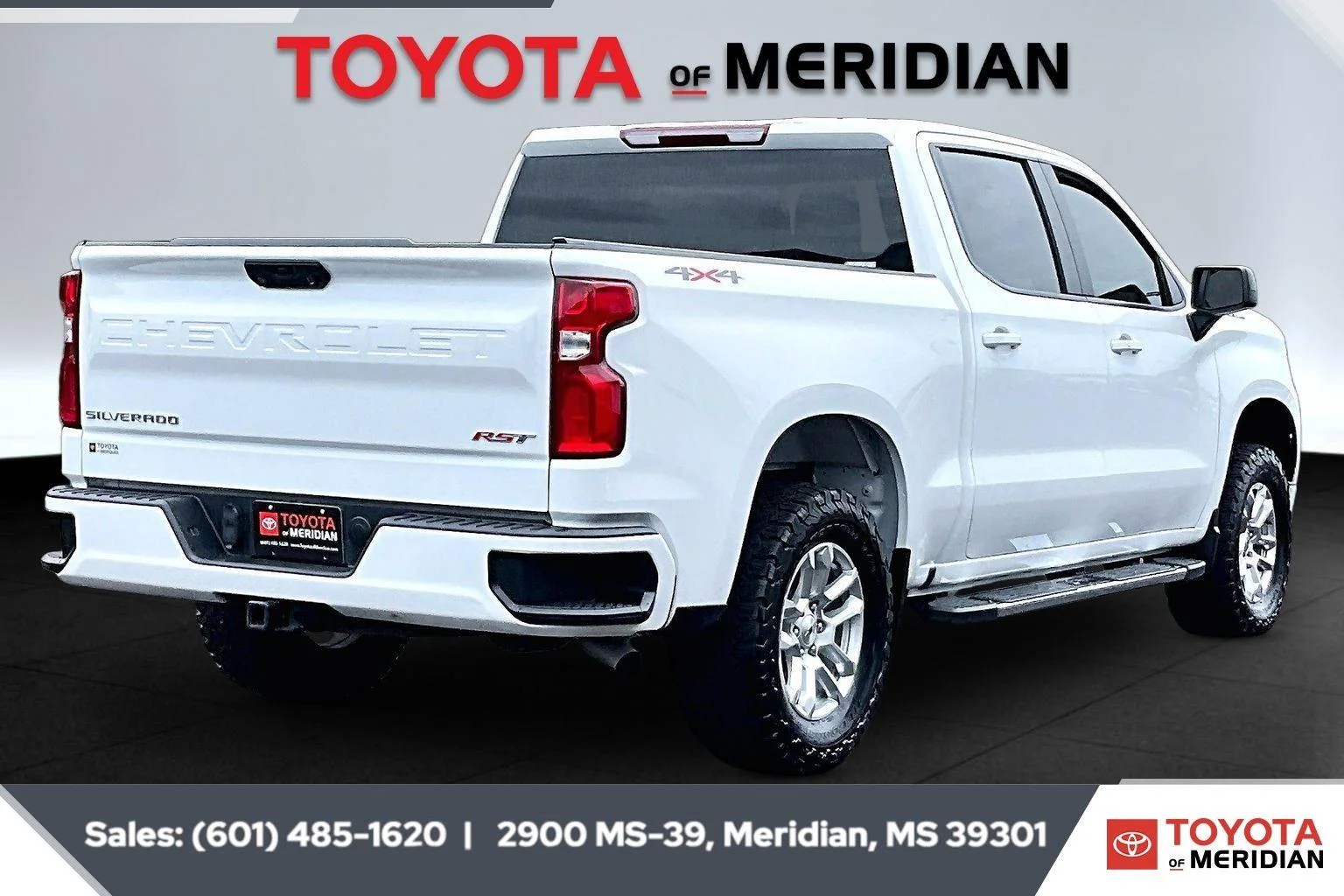 Used 2024 Summit White Chevrolet RST image 11