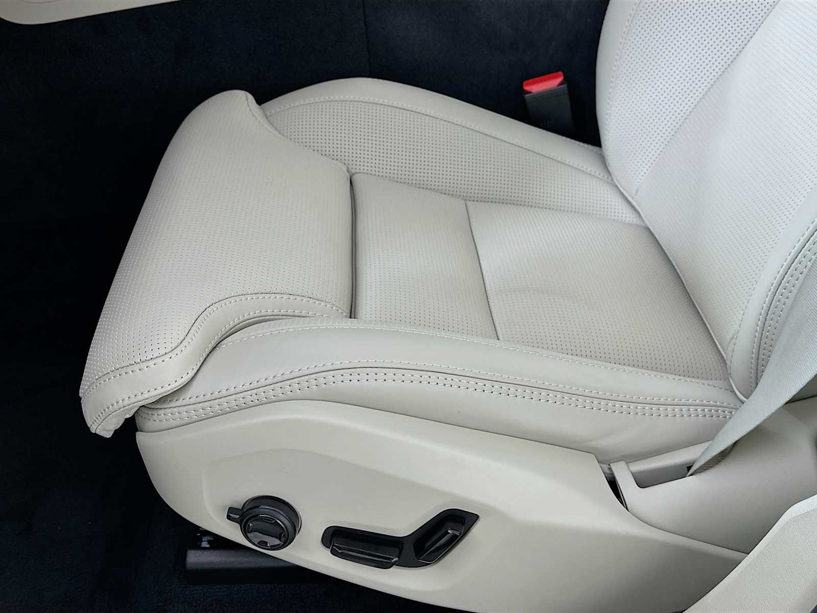 New 2026 Crystal White Volvo Ultra image 17