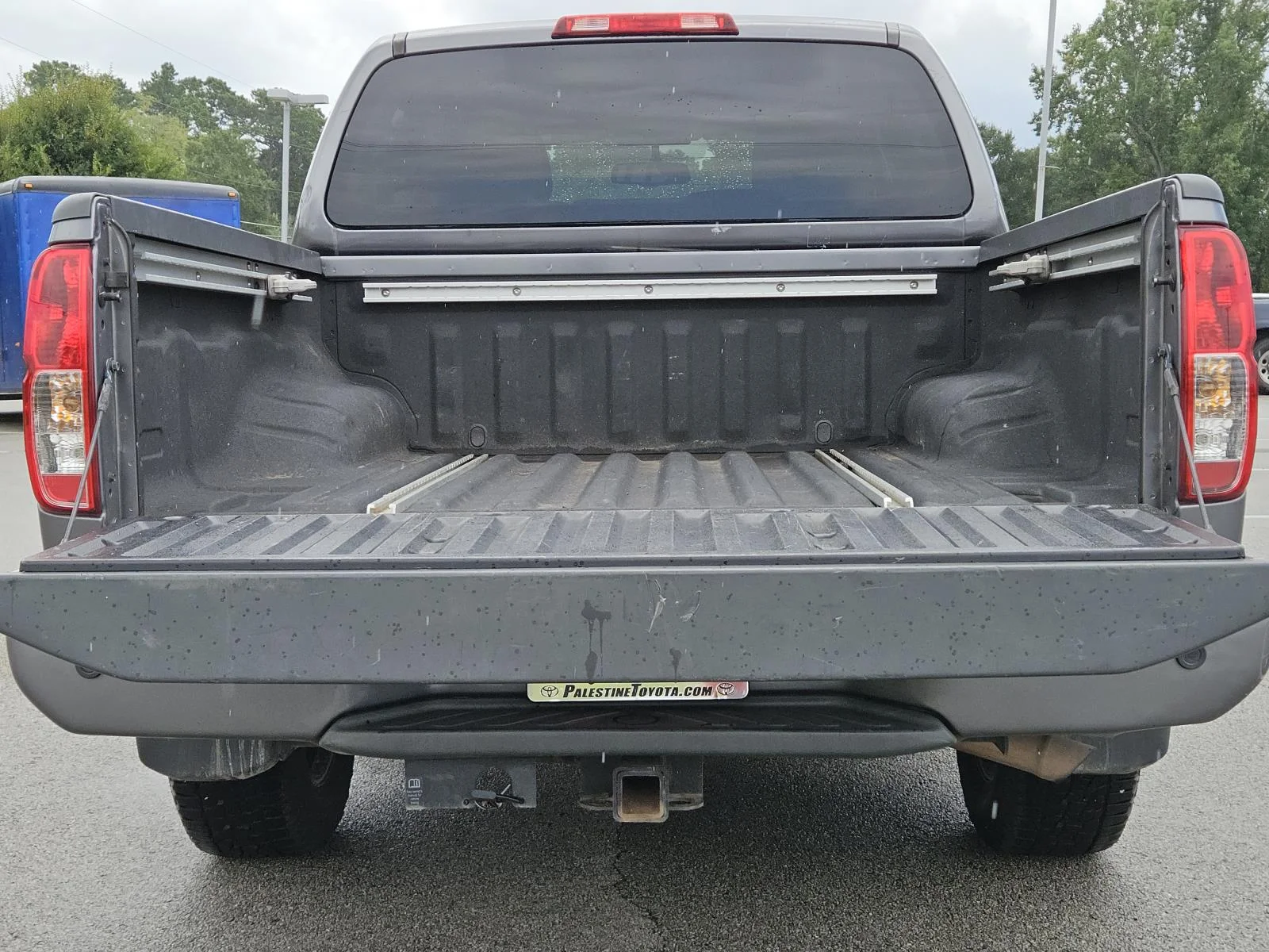 Used 2021 Gray Nissan Crew Cab 4x4 SV Auto image 9