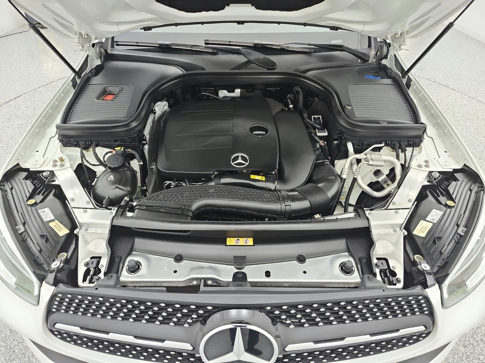 Used 2022 Polar White Mercedes-Benz GLC 300 SUV image 16