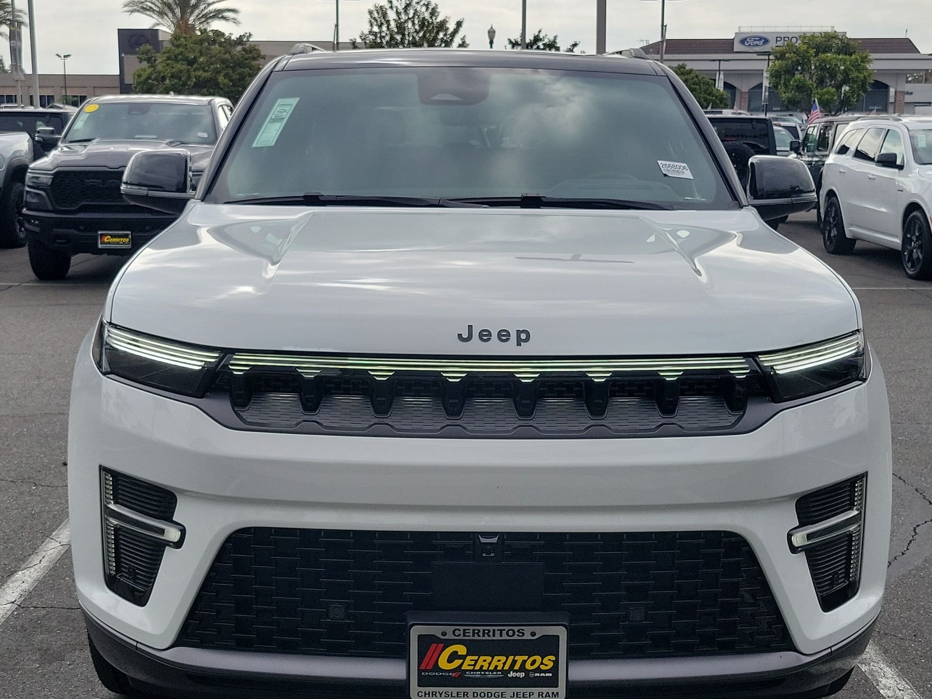 New 2026 Bright White Clear-Coat Exterior Paint Jeep Summit Reserve image 5