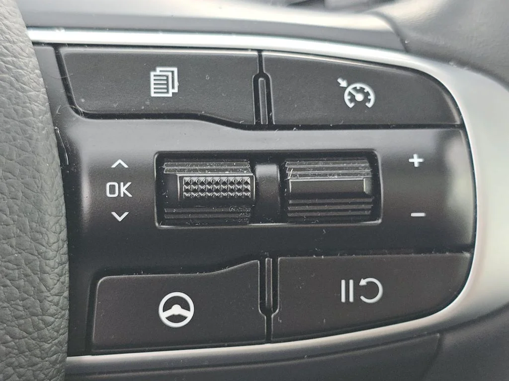 Used 2024 White Kia EX image 31