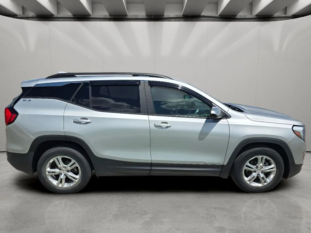 Used 2021 Quicksilver Metallic GMC SLE image 6