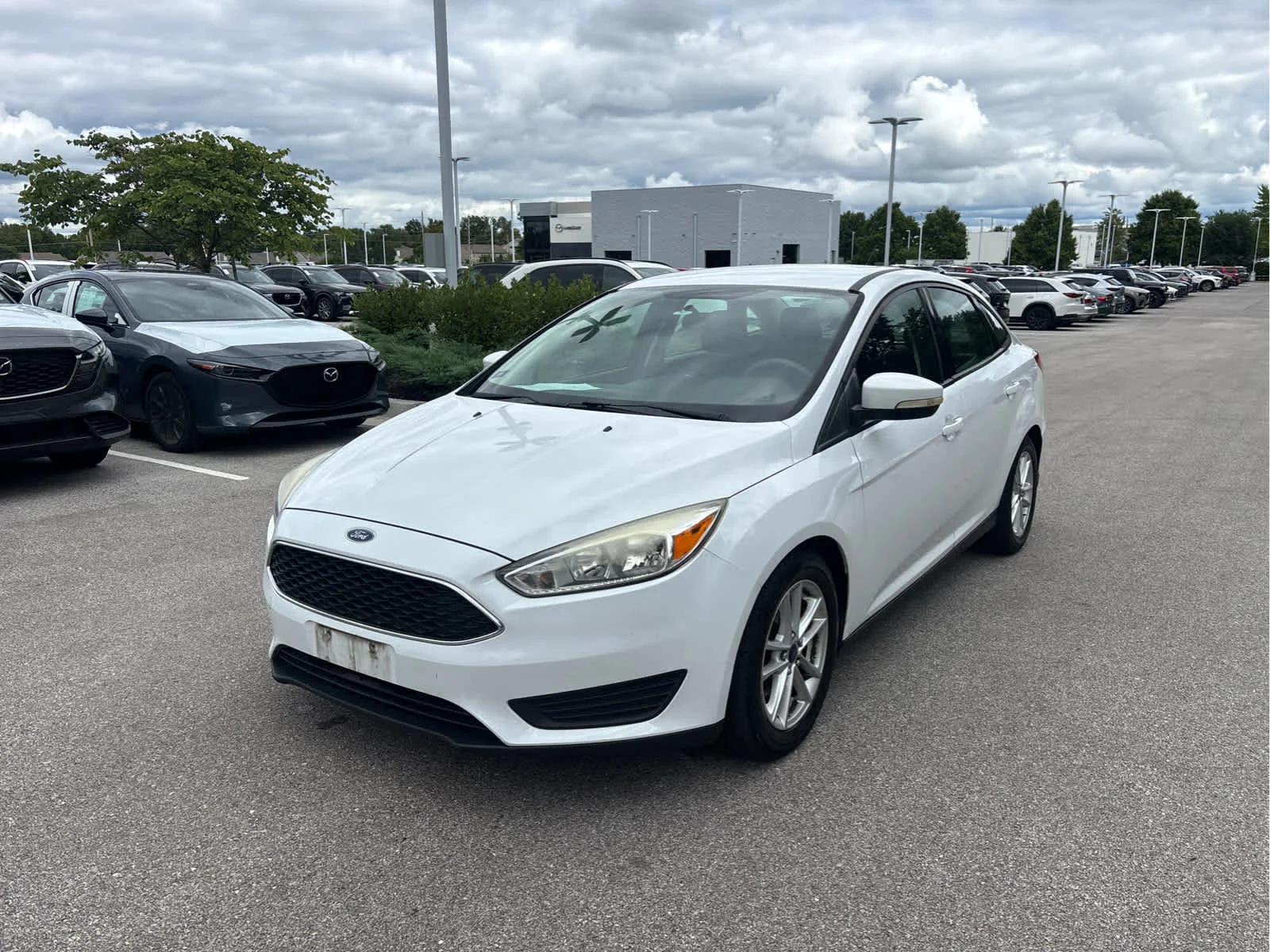Used 2016 Oxford White Ford SE image 2