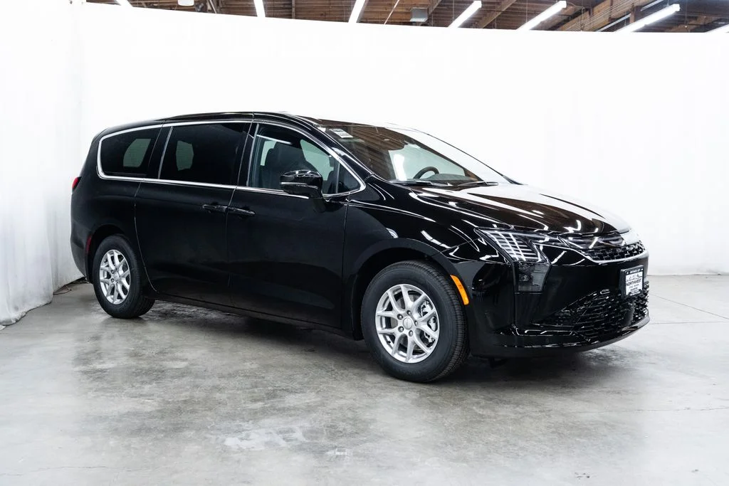 New 2027 Diamond Black Crystal Pearl-Coat Exterior Paint Chrysler Select image 1