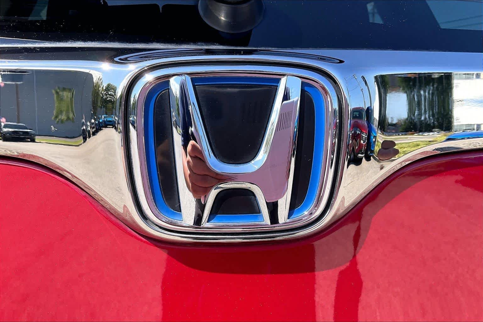 Used 2022 Radiant Red Metallic Honda Touring image 32