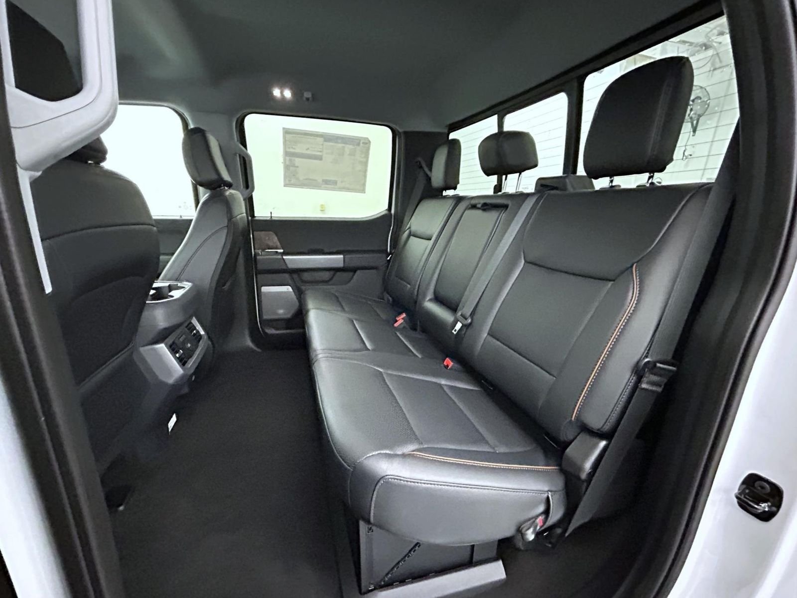 New 2027 Oxford White Ford Lariat image 19