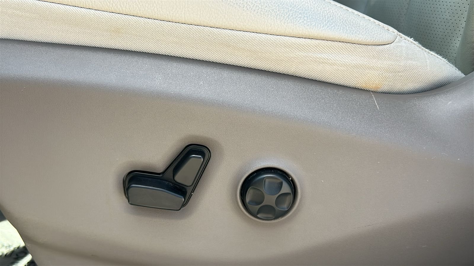 Used 2021 White Chrysler Touring L image 24