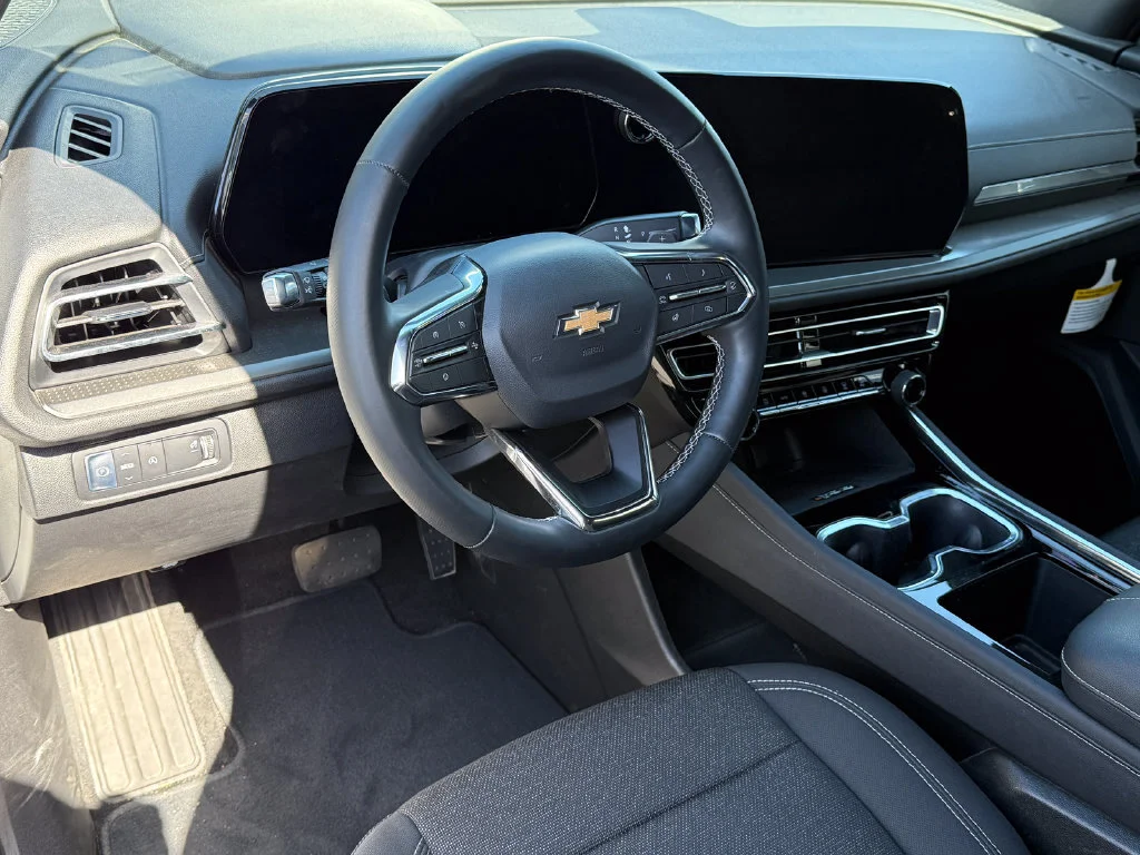 Used 2026 Summit White Chevrolet LT image 24