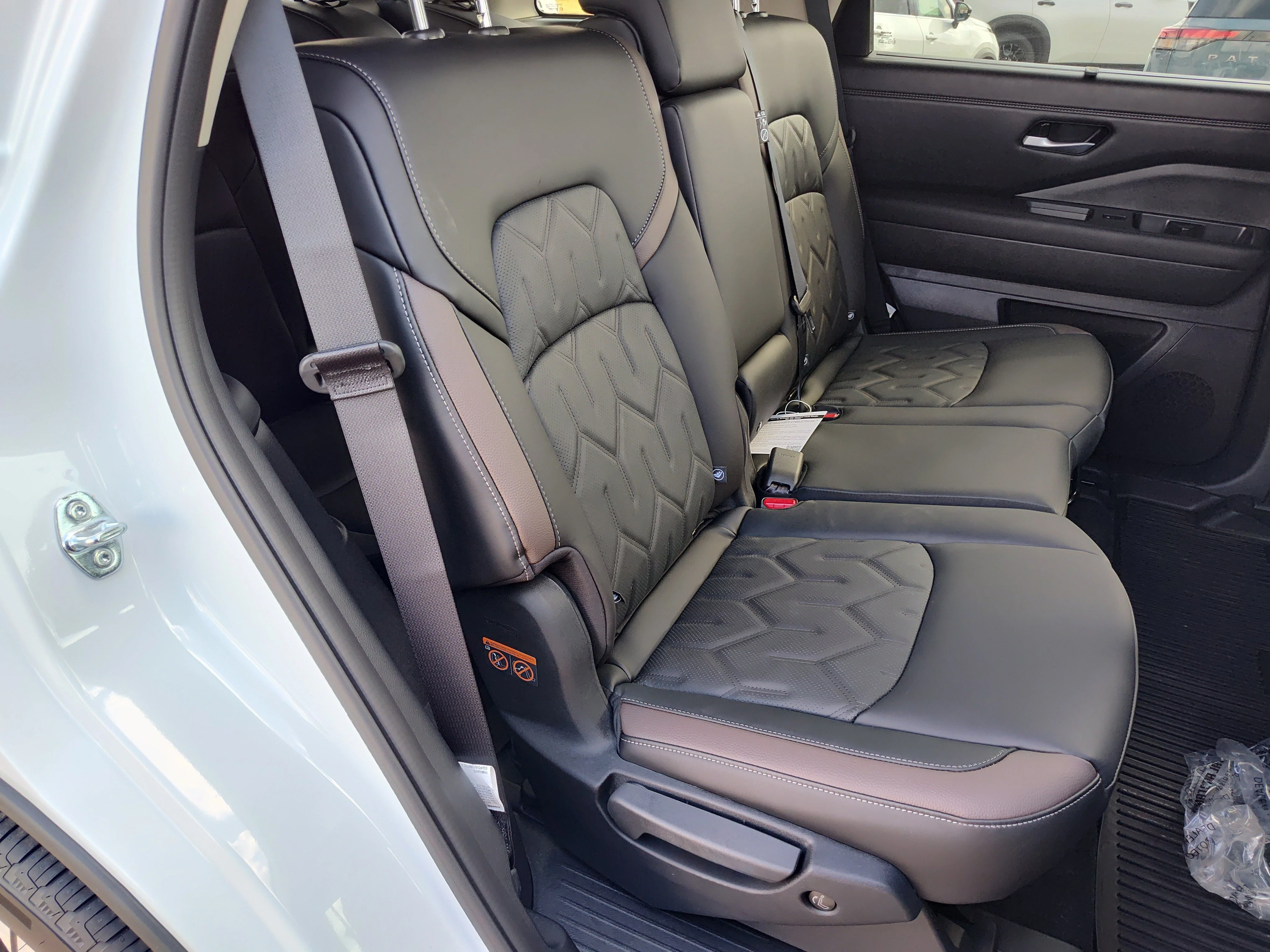 New 2026 Everest White Pearl TriCoat Nissan Platinum image 14