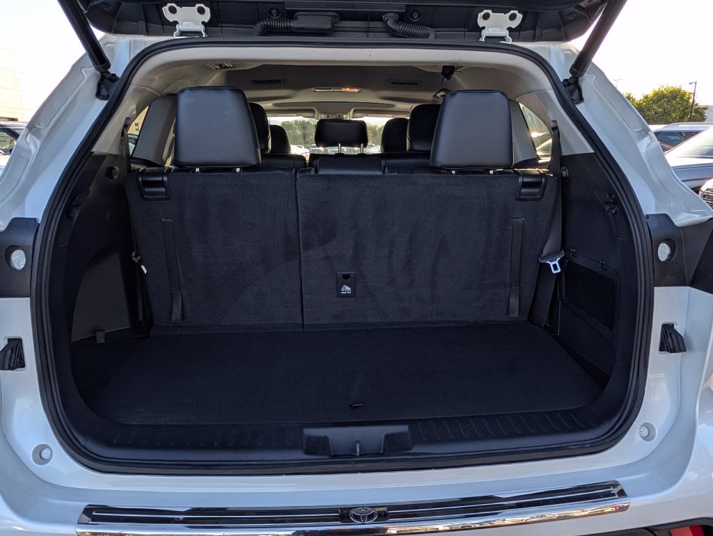 2022 Toyota Highlander XLE - Photo 10