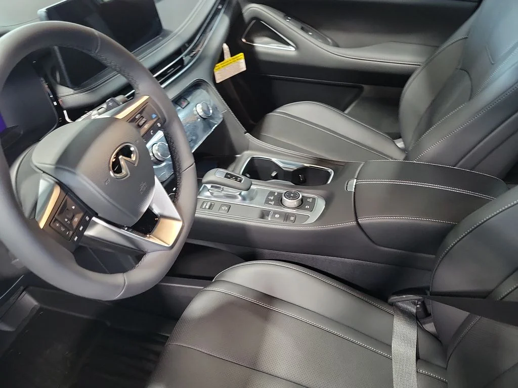 New 2027 2T RAD WHT INFINITI Sport AWD image 14