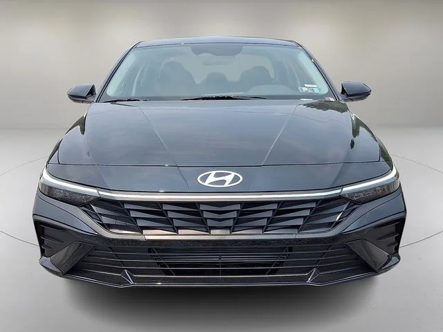 New 2026 Black Hyundai SE image 2