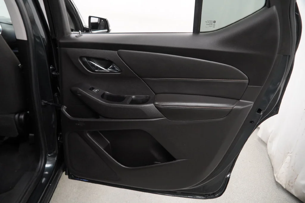 Certified Used 2018 GRAPHITE METALLIC Chevrolet LT Cloth image 38