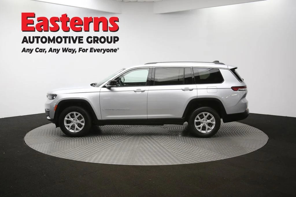 Used 2023 Silver Jeep Limited image 61