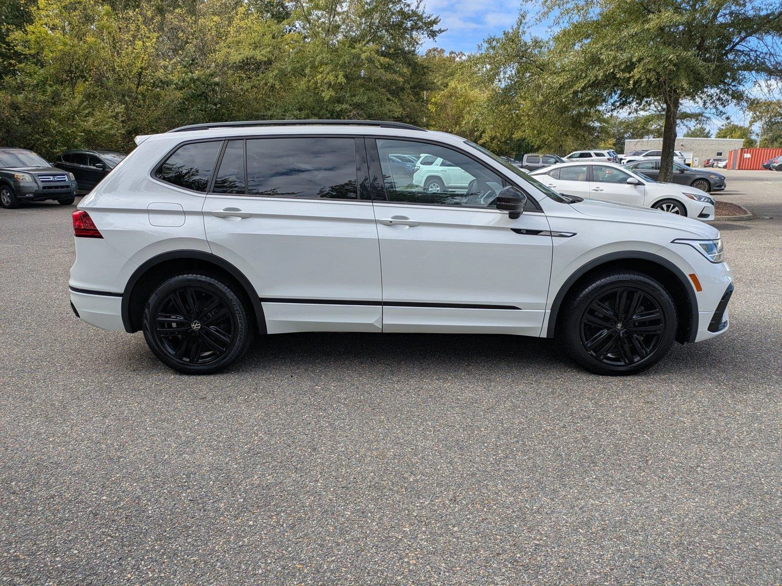 Used 2022 Pure White Volkswagen SE R-Line Black image 3